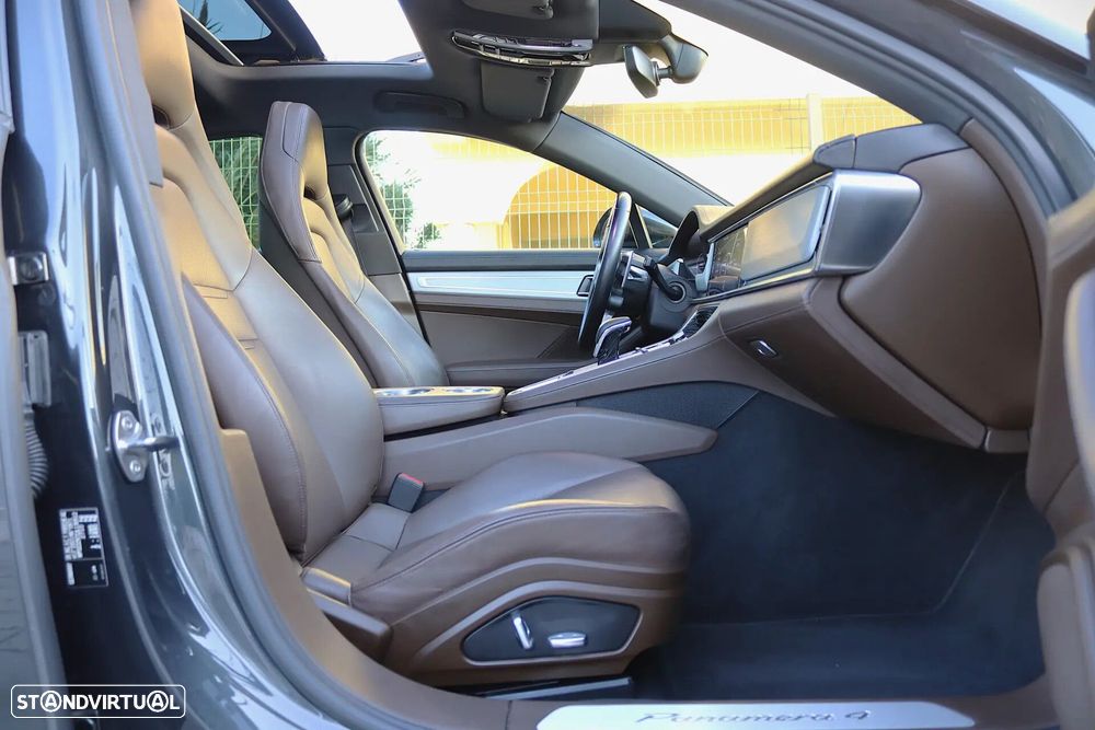 Porsche Panamera 4 E-Hybrid - 36