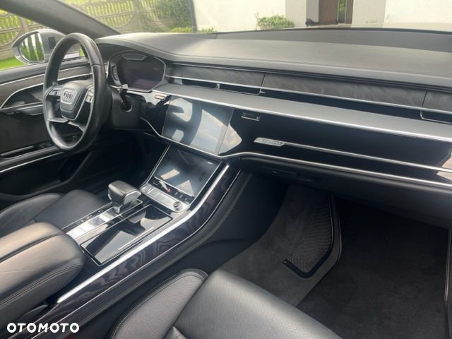 Audi A8 - 7