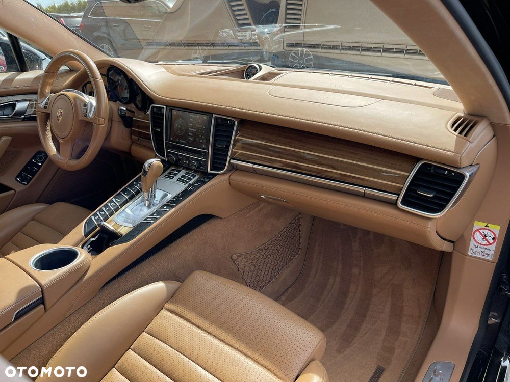 Porsche Panamera GTS PDK - 12