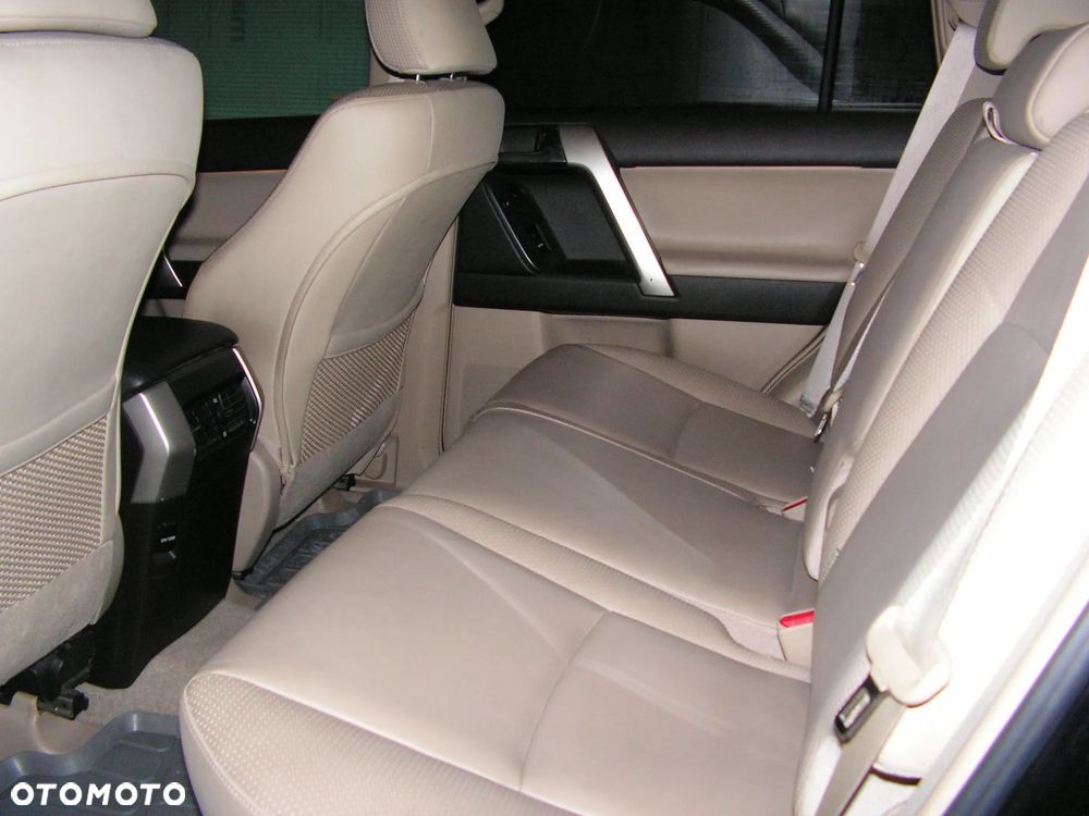 Toyota Land Cruiser LC 3.0 D-4D Prestige - 2