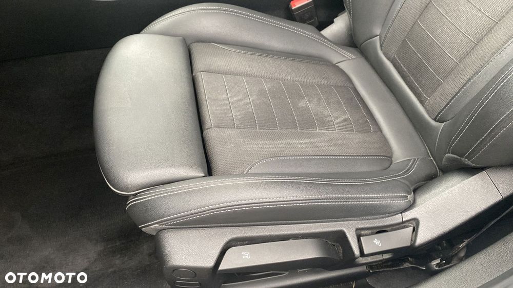 BMW Seria 3 318d mHEV - 17