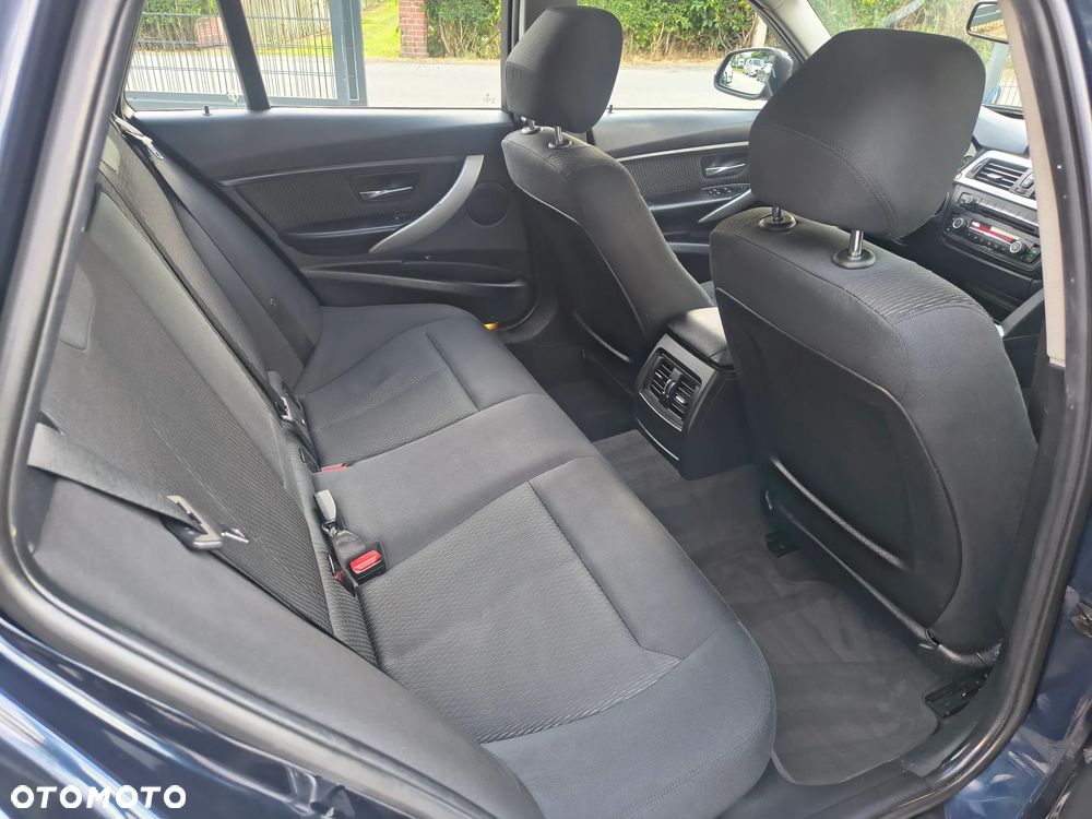 BMW Seria 3 320d DPF Edition Sport - 22