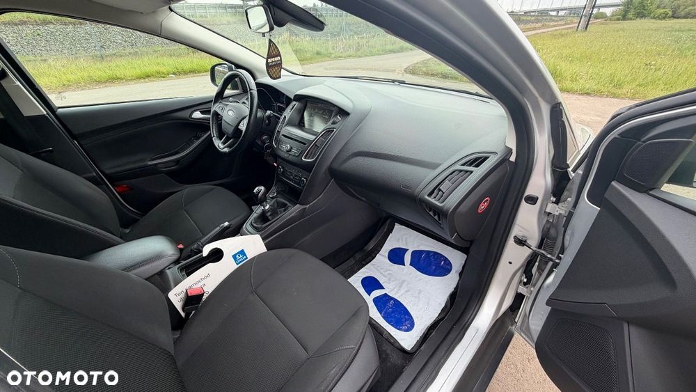 Ford Focus - 32