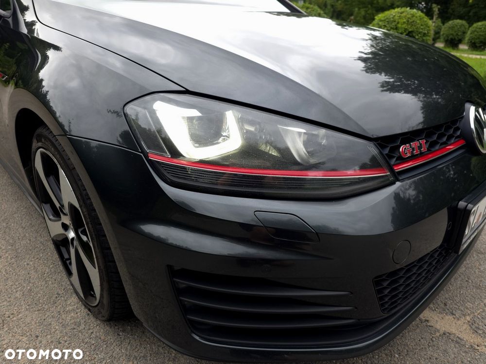 Volkswagen Golf - 24