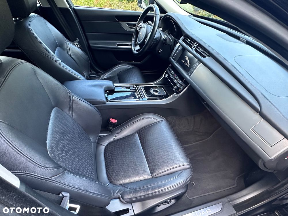 Jaguar XF 2.0 i4D Portfolio - 13