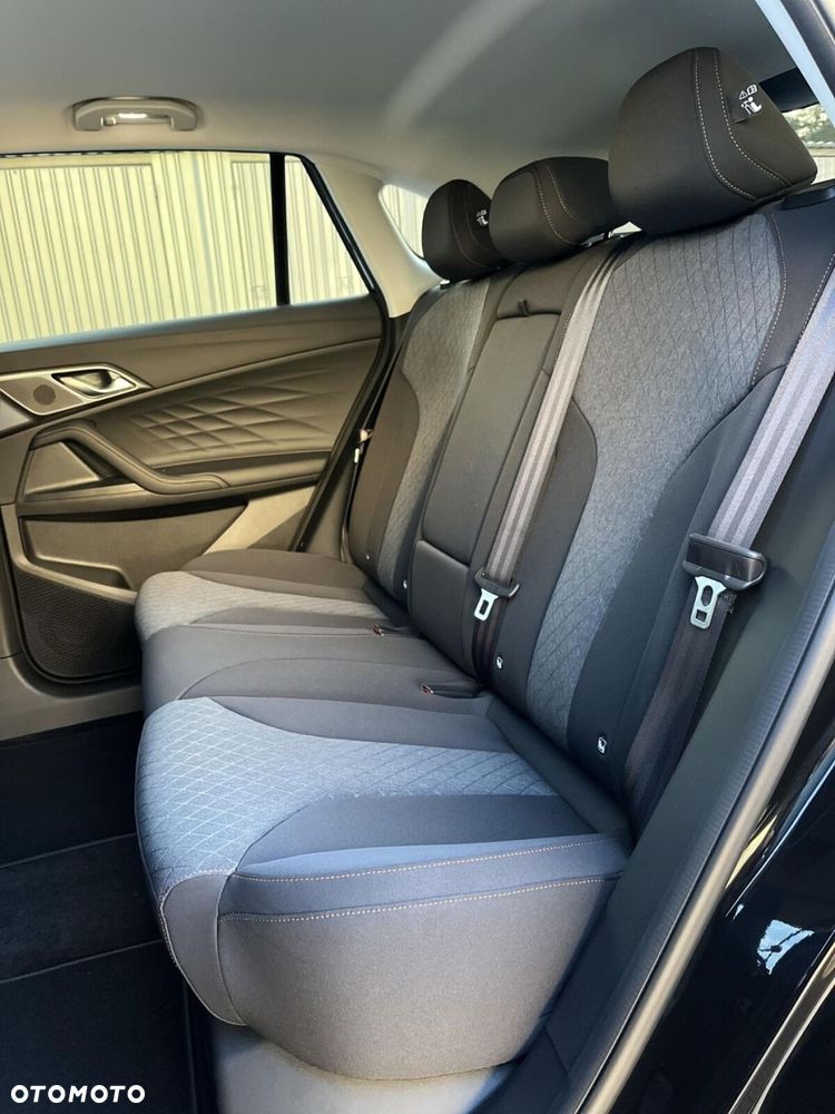 MG HS 1.5 T-GDI Excite DCT - 12