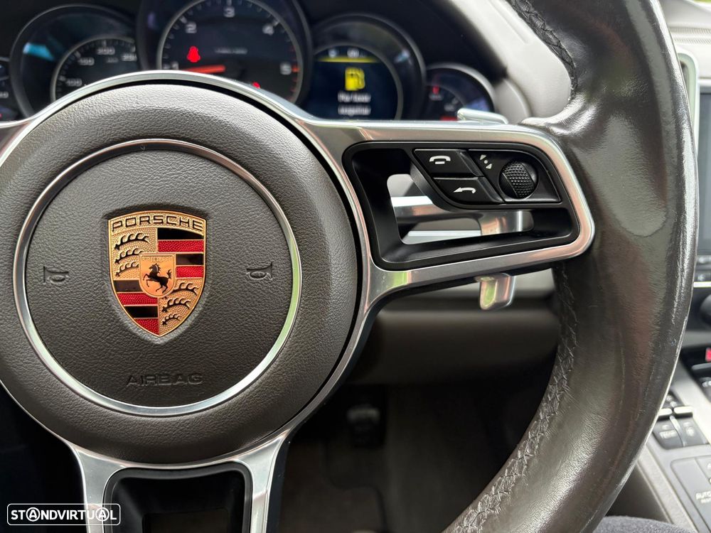Porsche Cayenne Platinum Edition - 30