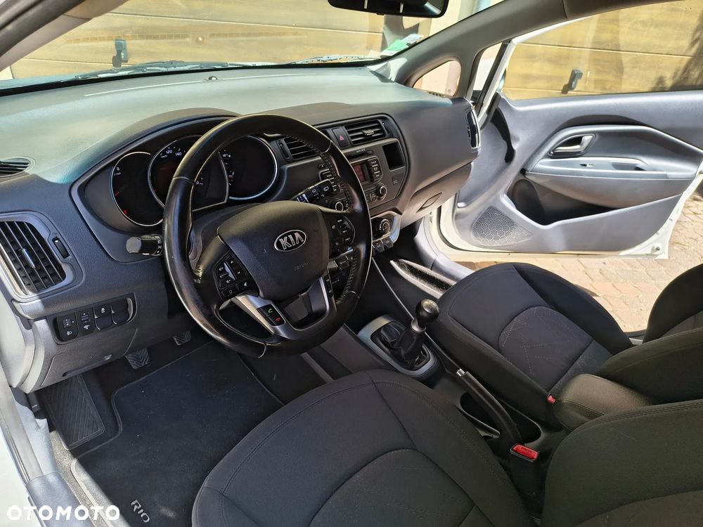 Kia Rio - 11