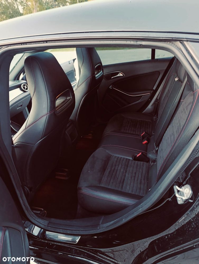 Mercedes-Benz CLA 180 7G-DCT AMG Line - 8