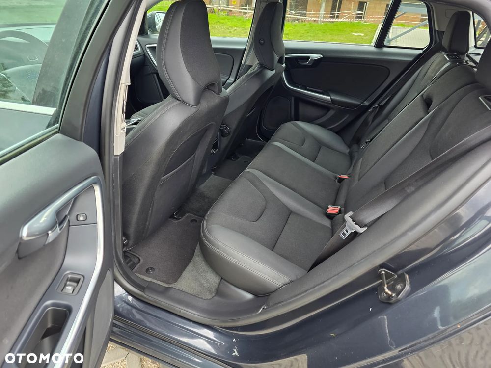 Volvo V60 D2 Edition Pro - 12
