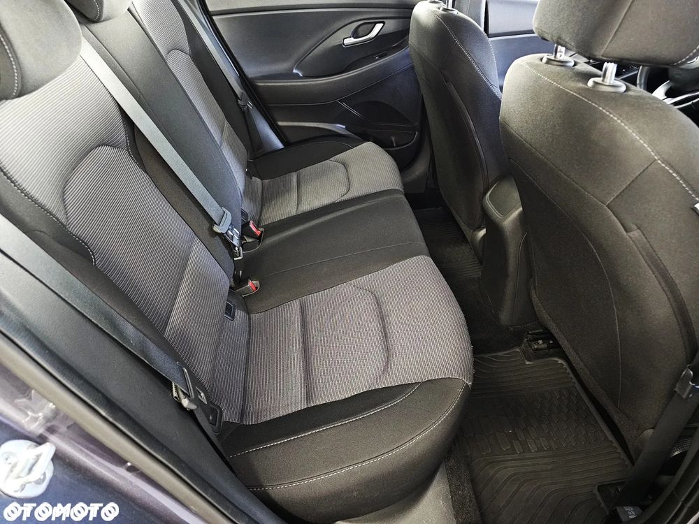 Hyundai i30 1.6 D Classic + - 18