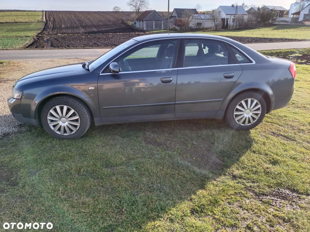 Audi A4 Limousine - 3
