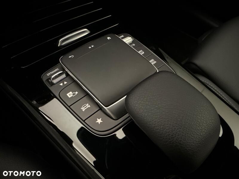 Mercedes-Benz Klasa A 180 7G-DCT - 18