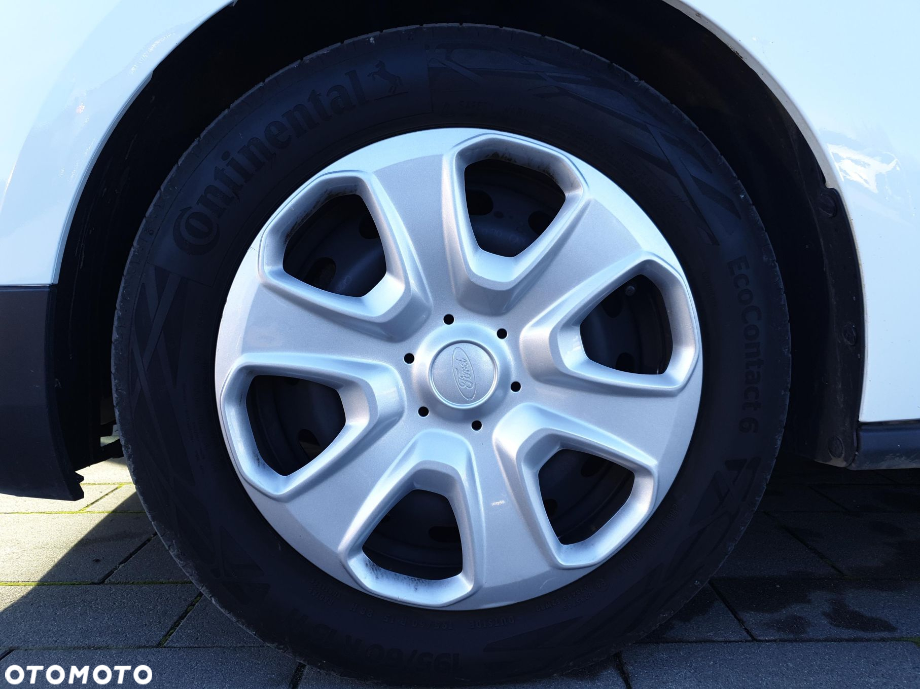 Ford transit-courier - 23