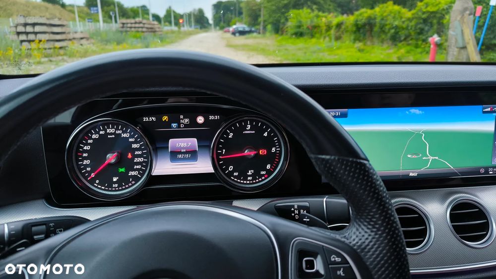 Mercedes-Benz Klasa E 220 d T 9G-TRONIC - 32