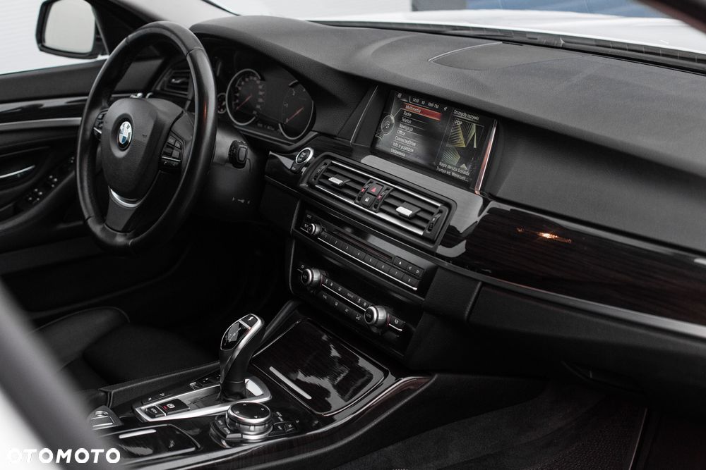BMW Seria 5 535d xDrive Sport-Aut Luxury Line - 19