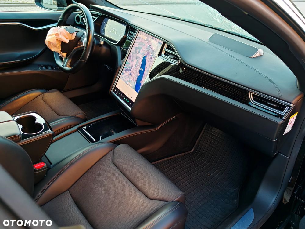 Tesla Model S - 28