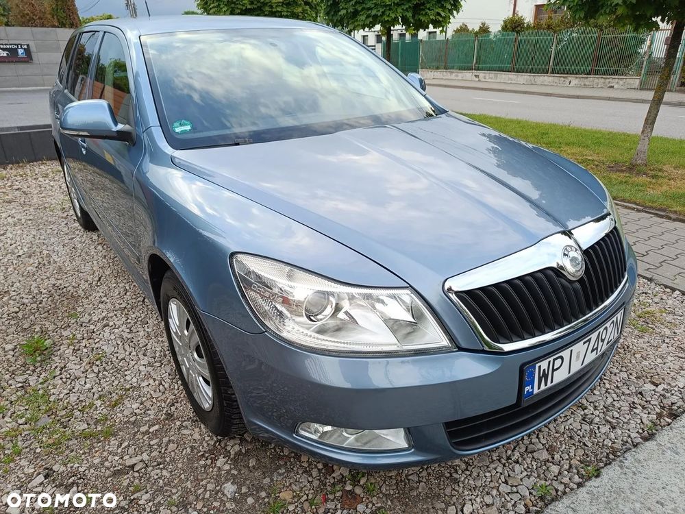 Skoda Octavia 1.6 Combi Ambiente - 11