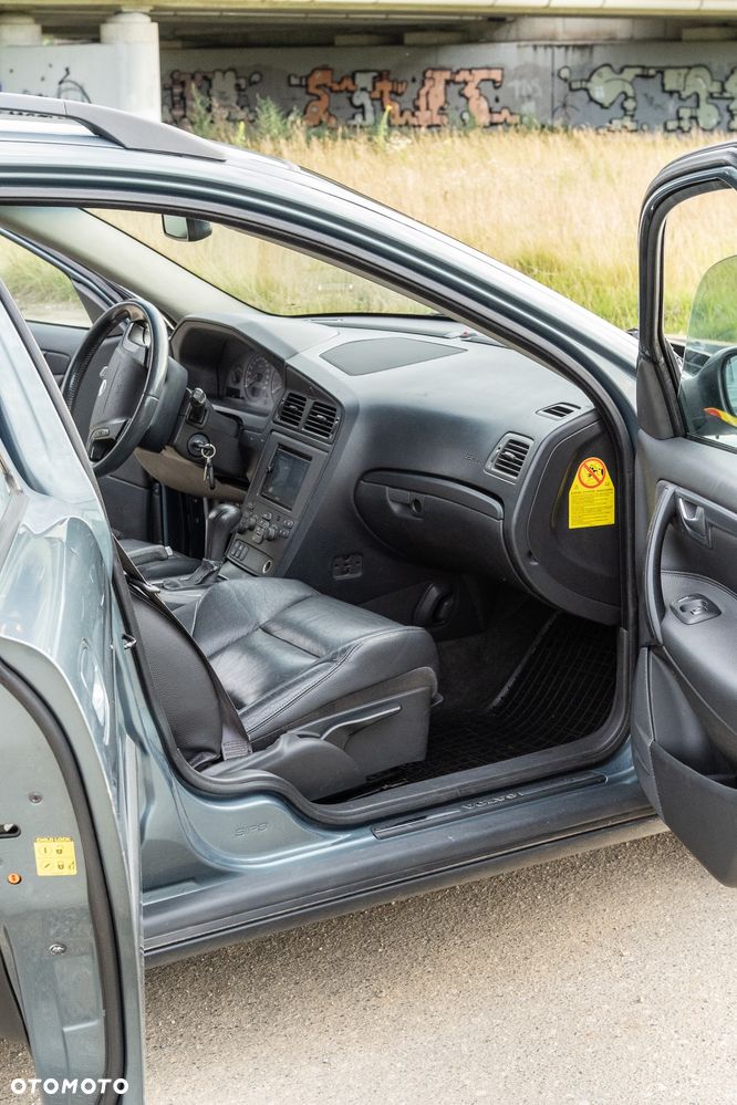 Volvo V70 2.4 D5 AWD - 11