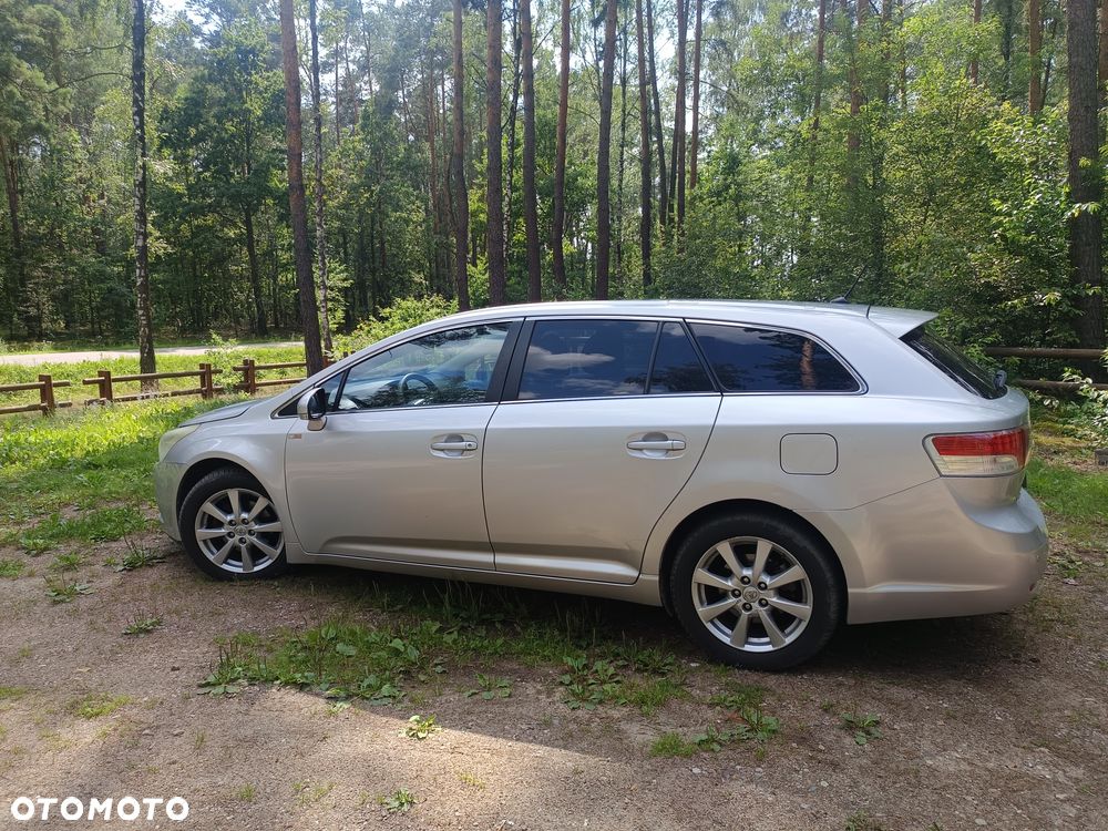 Toyota Avensis - 2