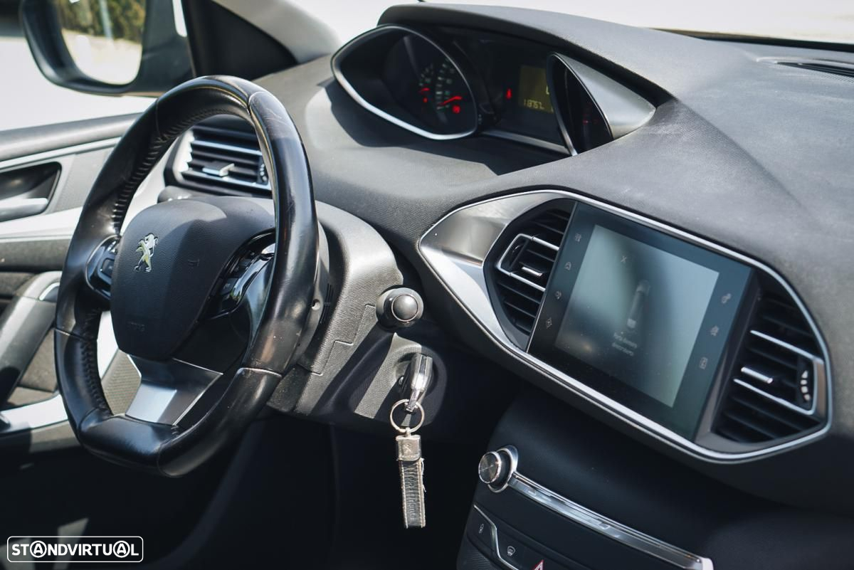 Peugeot 308 1.2 PureTech Style - 18