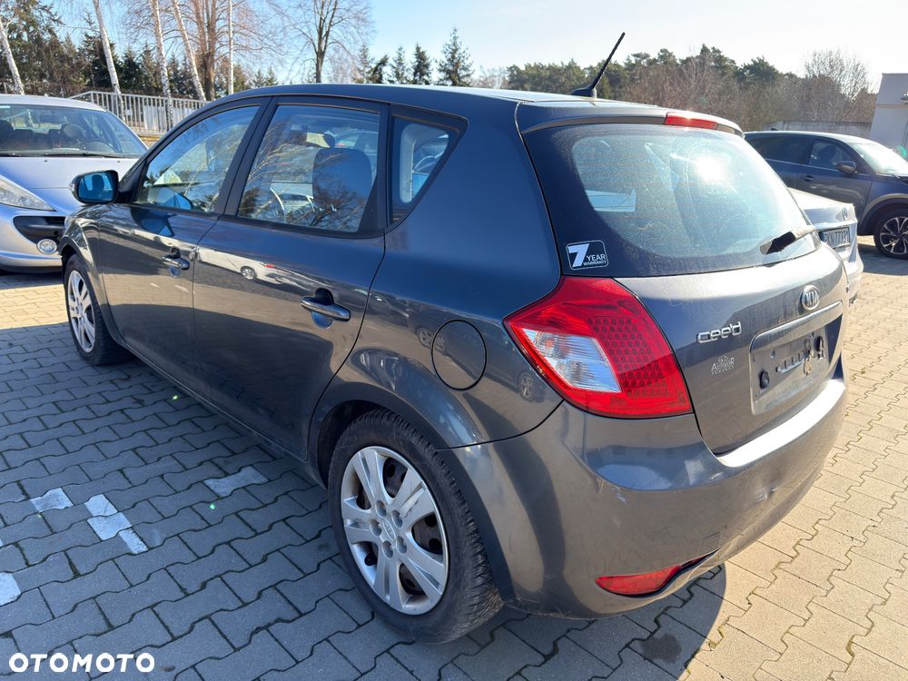 Kia Ceed - 3
