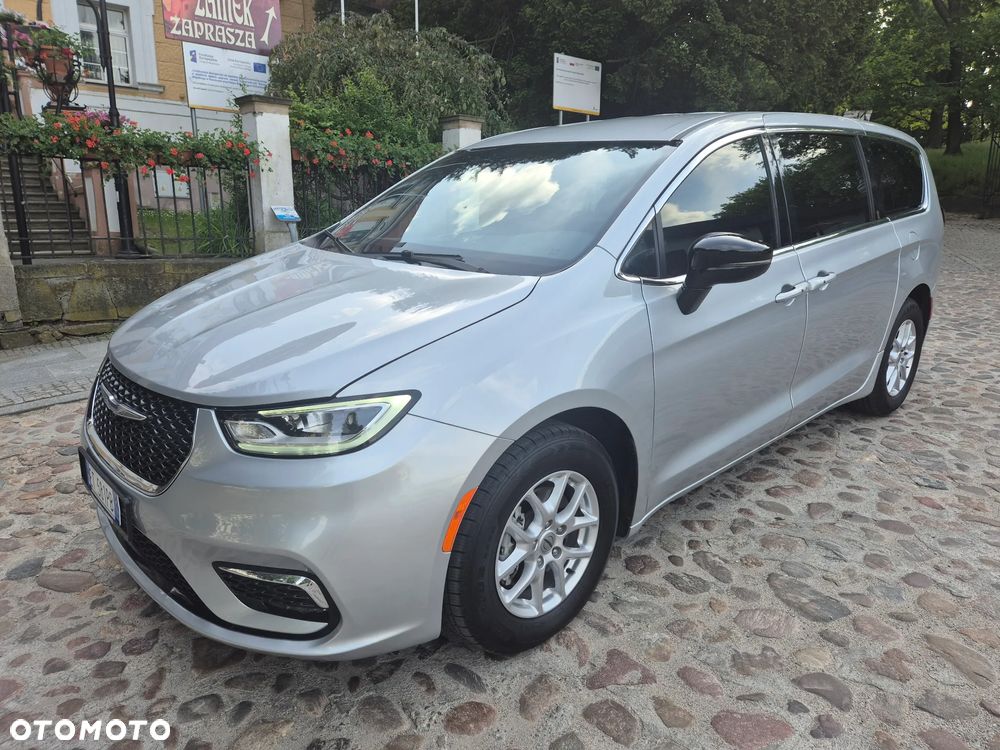Chrysler Pacifica - 2