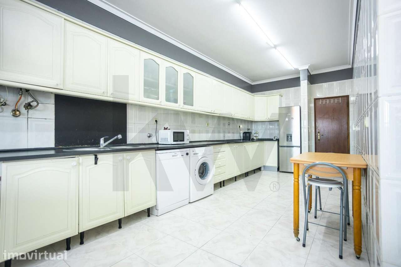 Apartamento T2+2 com terraço e sótão - Grande imagem: 3/48
