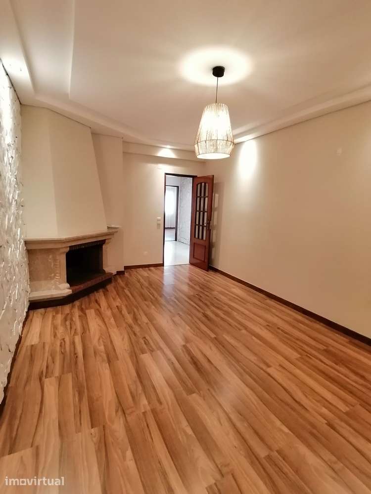 265.000 € | 90 m² | T2 | Excelente estado de conservação - Grande imagem: 3/24