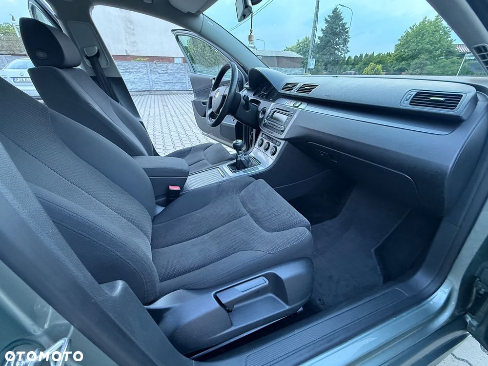 Volkswagen Passat 2.0 TDI Comfortline - 9