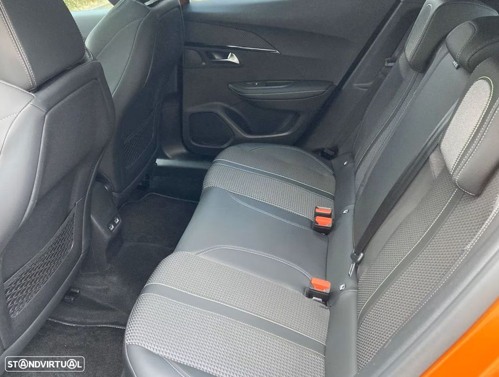 Peugeot e-2008 50 kWh GT - 5