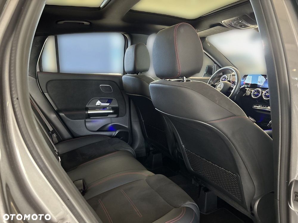 Mercedes-Benz GLA - 21