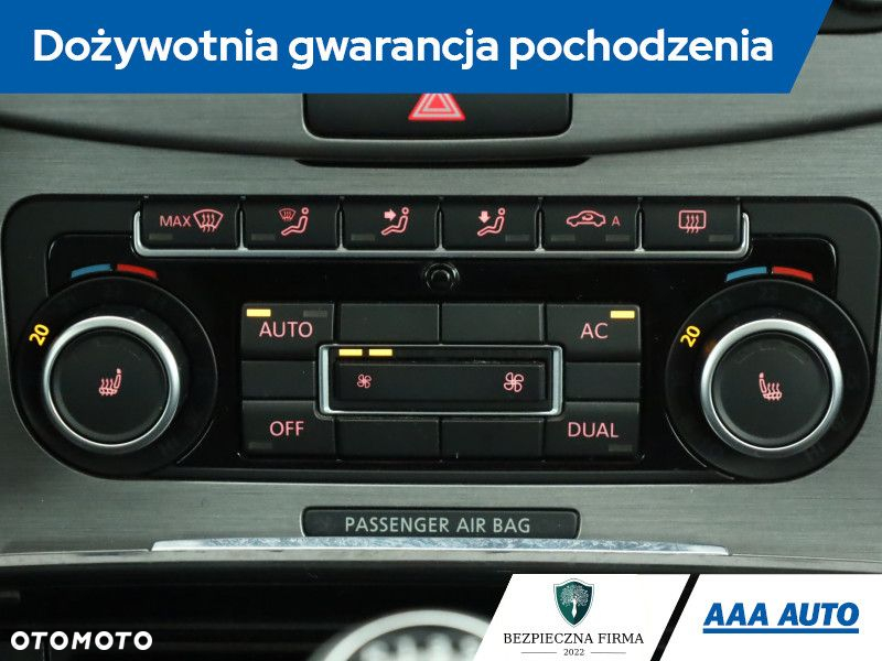 Volkswagen Passat - 11