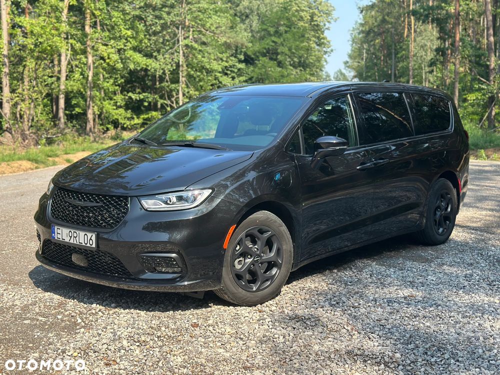 Chrysler Pacifica - 1