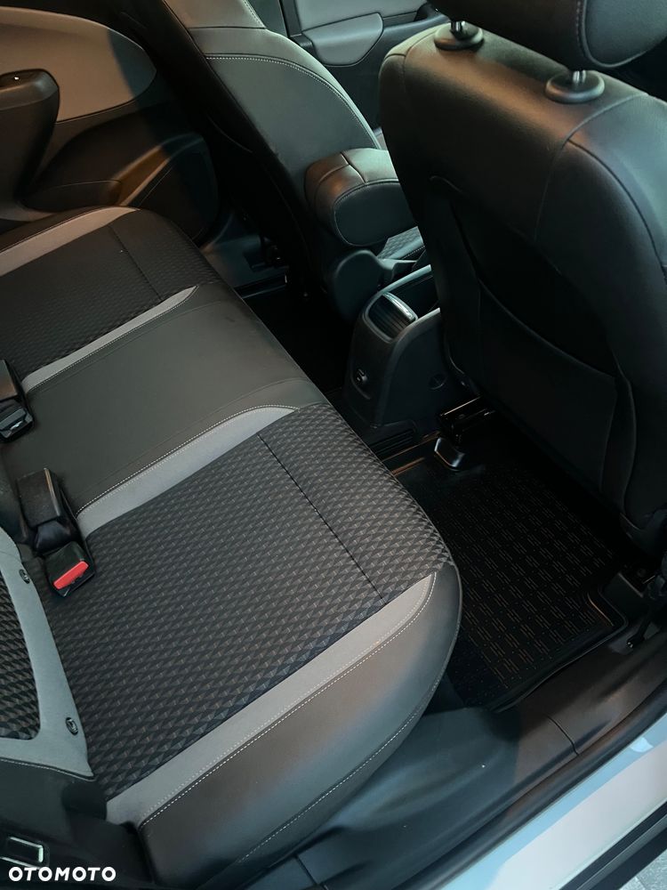 Opel Crossland X - 32