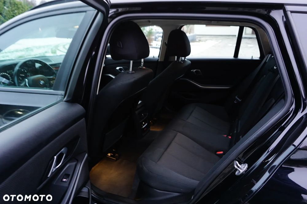 BMW Seria 3 318d Advantage - 26
