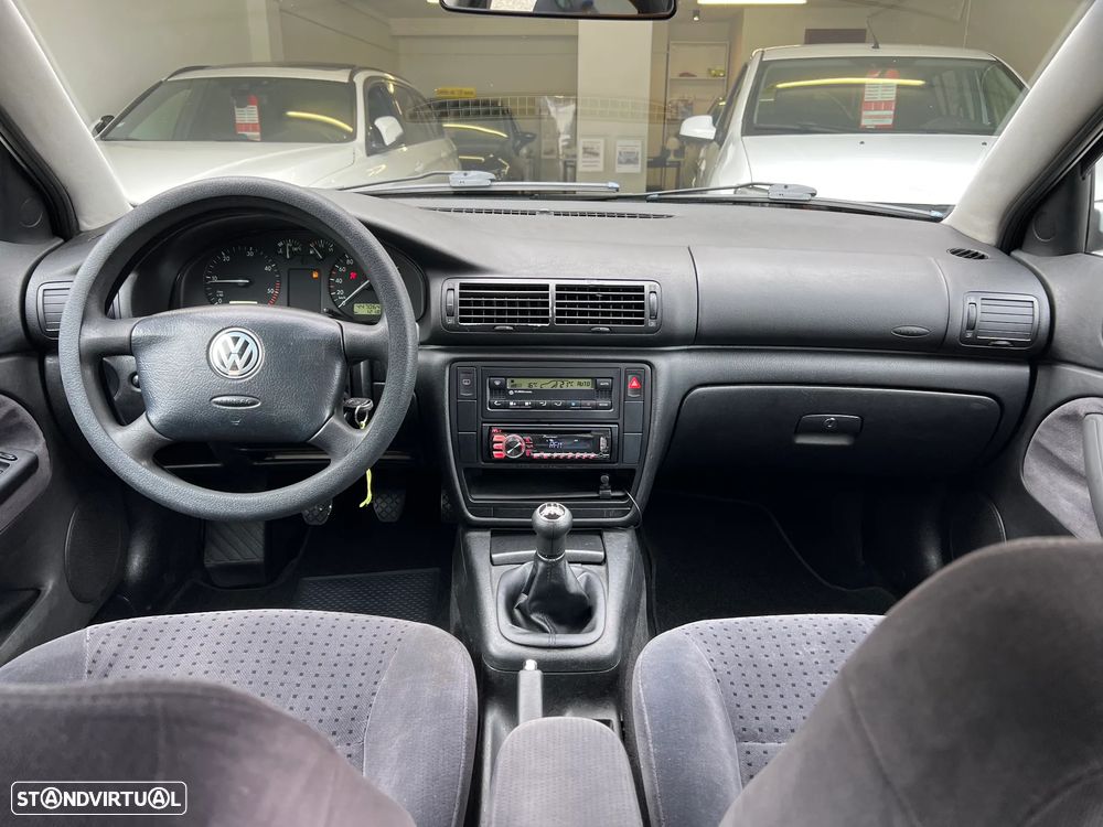 VW Passat 1.9 TDi Confortline - 11