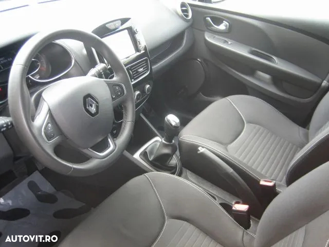Renault Clio - 10