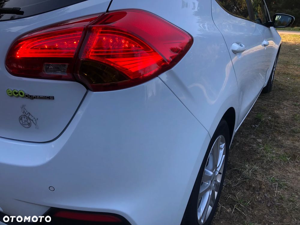 Kia Ceed 1.6 CRDi 128 Dream Team Edition - 15