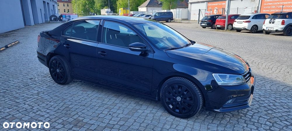 Volkswagen Jetta - 4