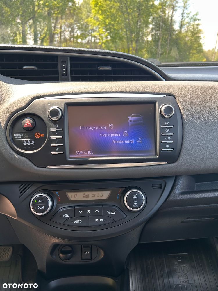 Toyota Yaris Hybrid 100 Premium - 35