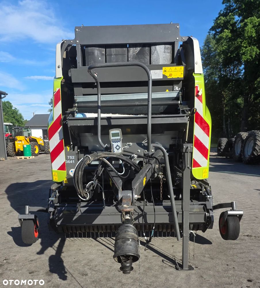 Claas Variant 380 - 11