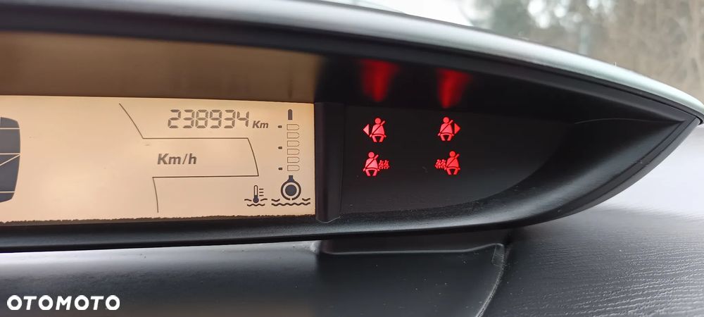 Citroën C4 1.4 16V Style - 7