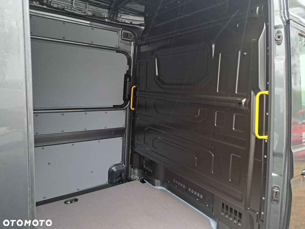 Volkswagen Crafter - 13