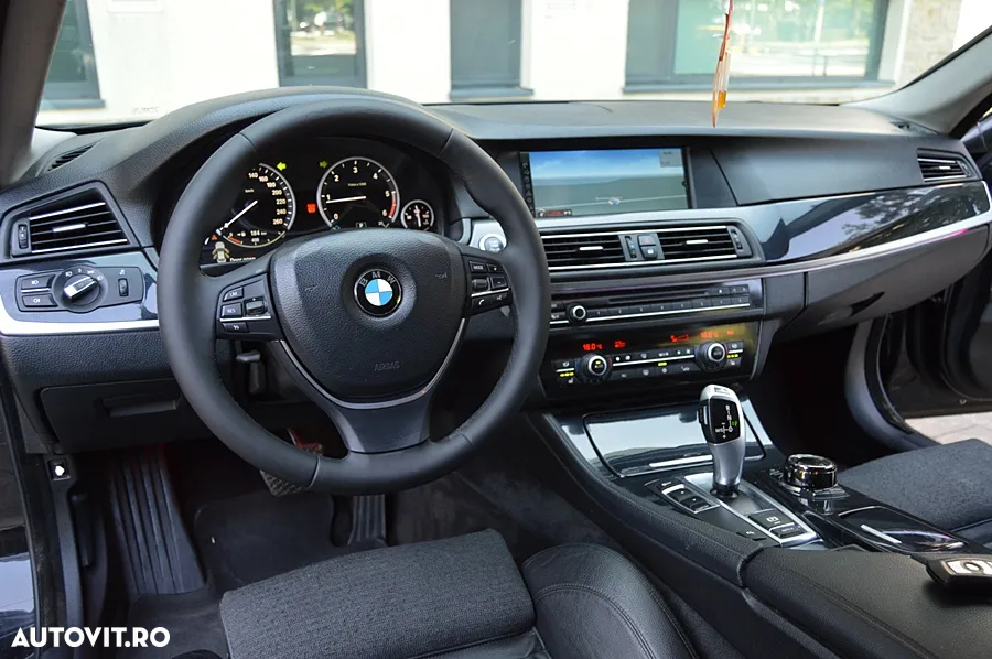 BMW Seria 5 520d Aut. - 14