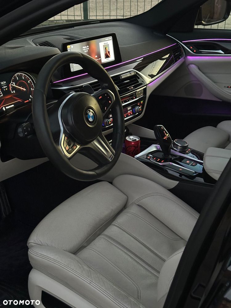 BMW Seria 5 520d M Sport - 12
