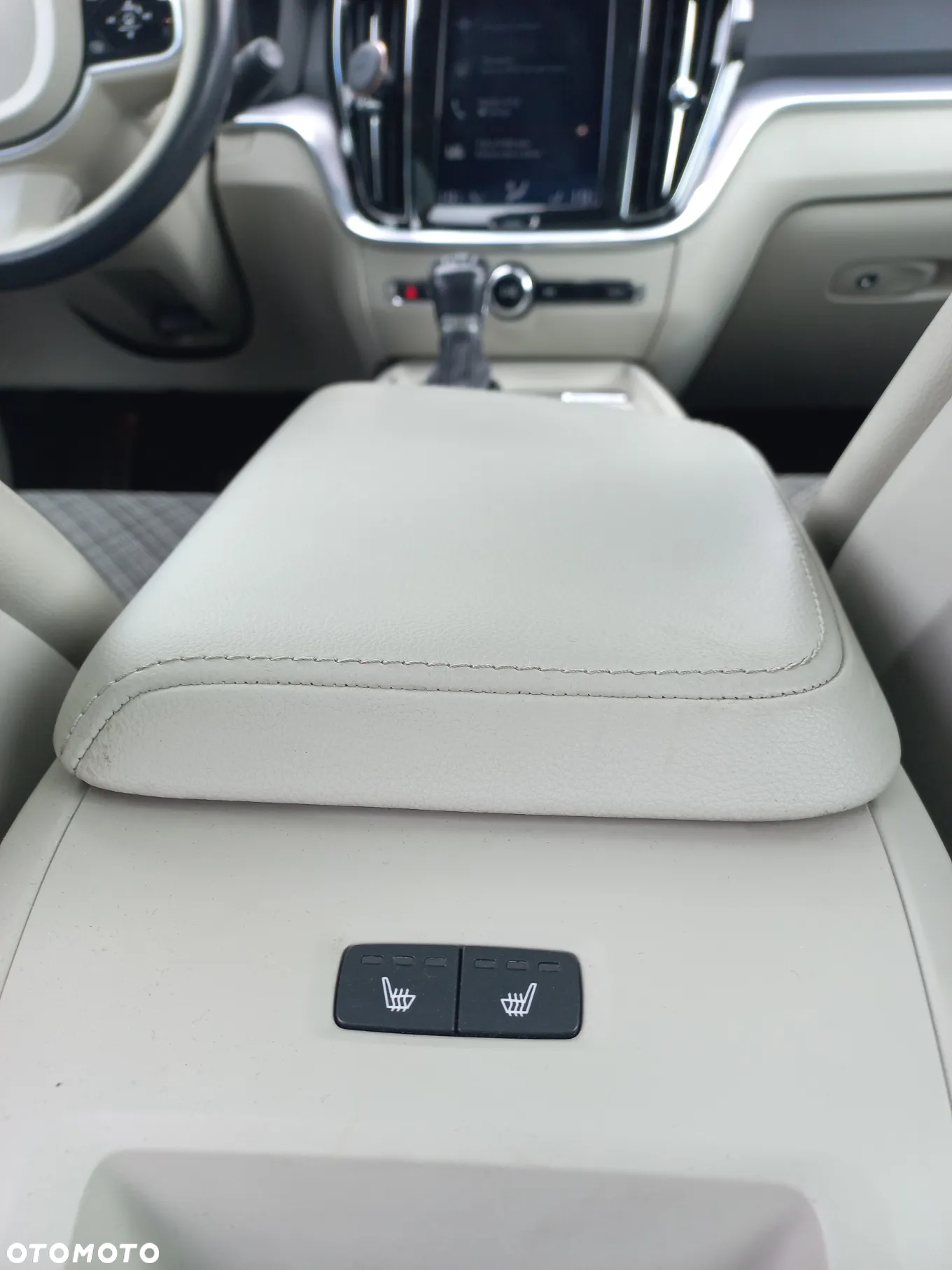 Volvo V60 T4 Momentum Pro - 12