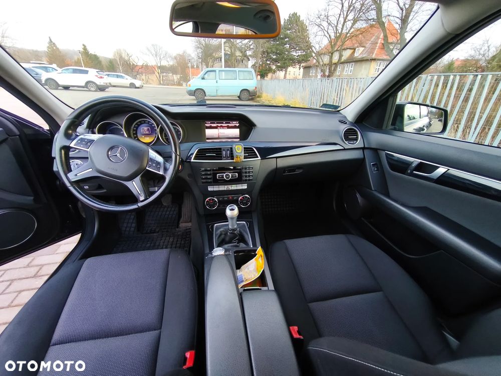 Mercedes-Benz Klasa C 180 CGI BlueEff Avantgarde - 24