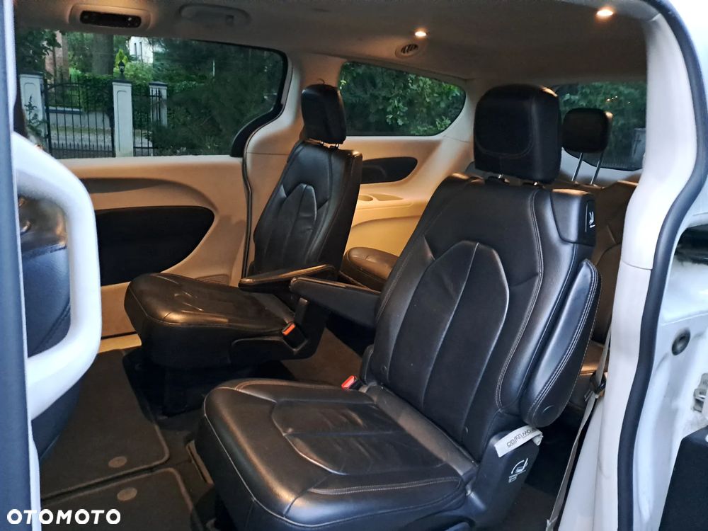 Chrysler Pacifica - 6