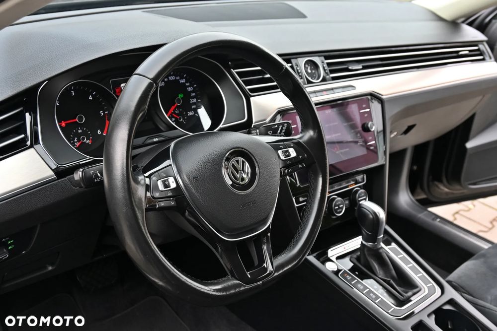 Volkswagen Passat 2.0 TDI SCR 4Motion DDG Highline - 29